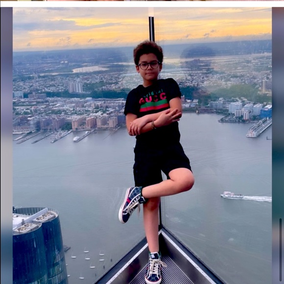 SOLD❤️🙏🫶🏻💯authentic ❤️Gucci tops - Picture 2 of 9